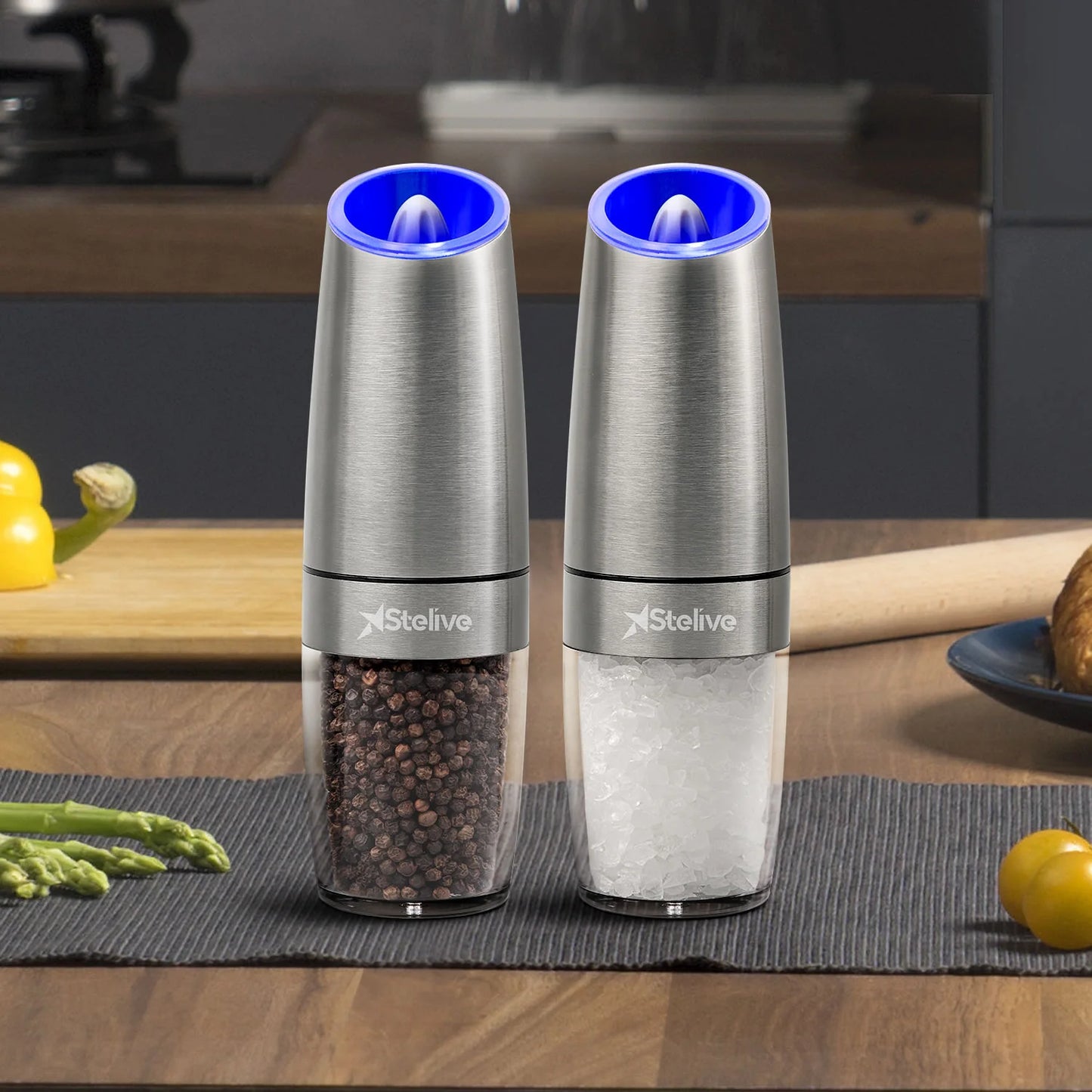 2-Piece Auto Salt and Pepper Grinder Set, Auto Salt and Pepper Mills Set, Electric Salt and Pepper Shakers, with Adjustable Coarseness for Seasoning